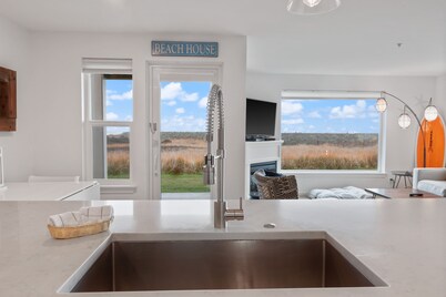 613 A paw-some place for rest, relaxation, and Ball!