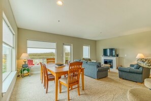 Smart TV, fireplace, DVD player, stereo