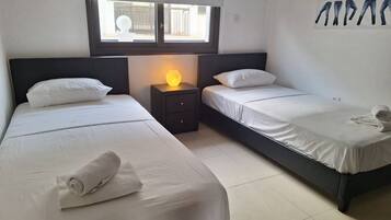 2 bedrooms, desk, iron/ironing board, WiFi