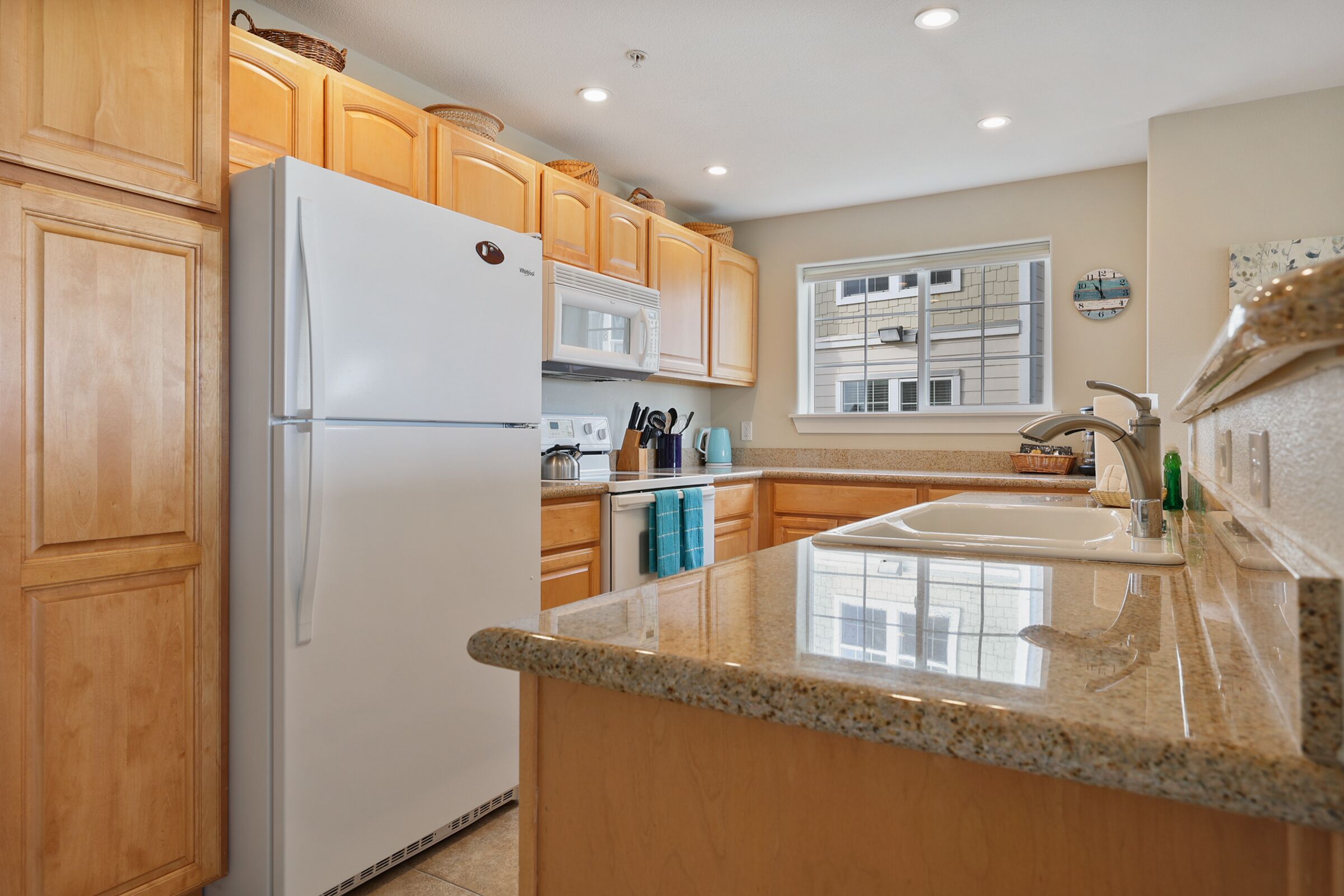 雪櫃、微波爐、焗爐、爐具