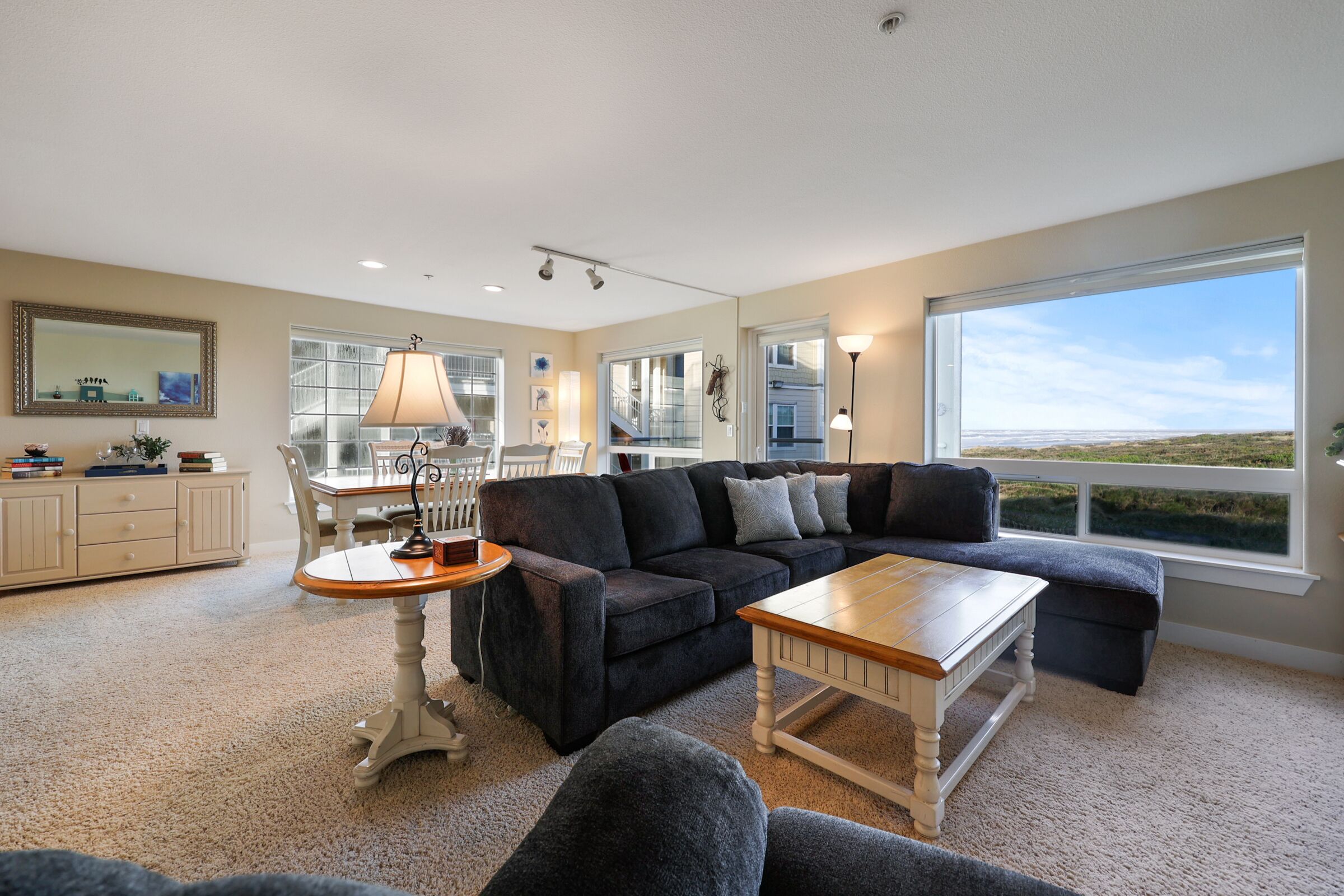 Televisor intel·ligent, llar de foc, reproductor de DVD i estèreo 