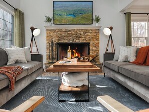 Téléviseur connecté, foyer, jeux vidéo, table de ping-pong