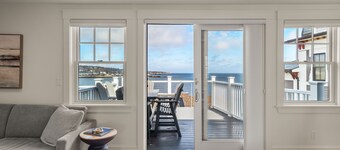 Rare Waterfront Luxury Penthouse Bearskin Neck