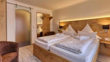 In-room safe, desk, laptop workspace, free WiFi