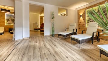 Sauna, steam room