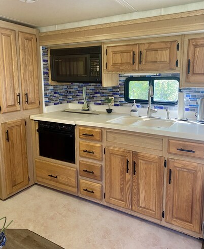 Cozy motorhome with loads of outdoor activities, farm animals and trails