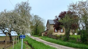Property grounds - Gite Rural Entièrement Rénové, Près du Canal du Nivernais Avec Très Belle vue (saint gratien savigny)