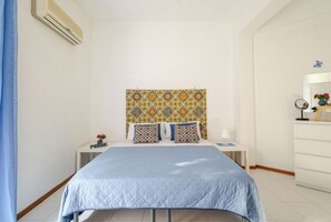 2 soverom, skrivebord, strykejern/-brett og wi-fi (inkludert)