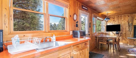 Ferienhütte, 1 Schlafzimmer | Eigene Küche | Kühlschrank, Ofen, Wasserkocher mit Kaffee-/Teezubehör, Wasserkocher