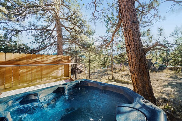 Cabin, 2 Bedrooms | Outdoor spa tub - O'deer Cabin - Pet Friendly - Estes Park -- Ev#3241 2 Bedroom Cabin by RedAwning (Estes Park)