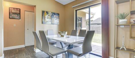 House (5 Bedrooms) | Interior