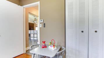 House (5 Bedrooms) | Interior