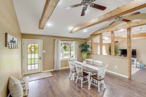 House (3 Bedrooms) | Interior