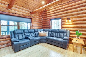 House (5 Bedrooms) | Interior