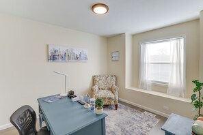 Interior - Wichita Townhome w/ Patio: 9 Mi to Downtown! (Wichita)