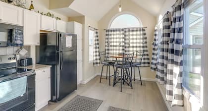 Wichita Townhome w/ Patio: 9 Mi to Downtown!