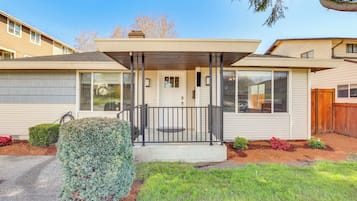 ู
ูุฒู (3 Bedrooms) | ุงูู
ูุดุฃุฉ ู
ู ุงูุฏุงุฎู