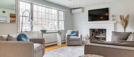 House (4 Bedrooms) | Front of property