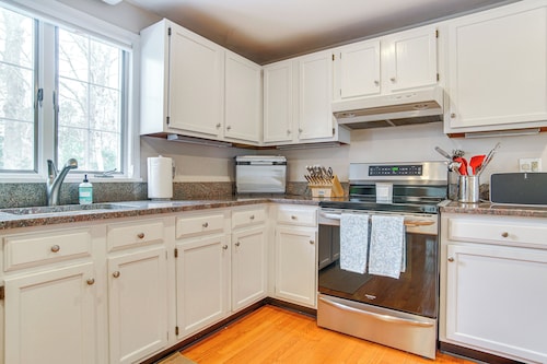 Charming Cape Cod Home ~ 1 Mi to Megansett Beach