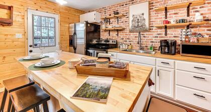 Forest Views & Fire Pit: Cozy Pine Cabin