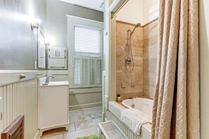 House (2 Bedrooms) | Interior - Walk to Downtown: Historic Home in Mobile (Mobile)
