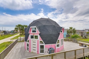 House (3 Bedrooms) | Front of property - Walk to Palm Beach! Unique Dome House in Galveston (Galveston)