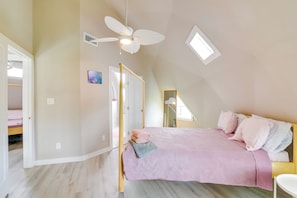 House (3 Bedrooms) | Interior - Walk to Palm Beach! Unique Dome House in Galveston (Galveston)