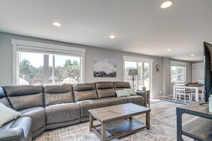 House (3 Bedrooms) | Interior - Chic Westport Vacation Rental, Walk to Beach! (Westport)