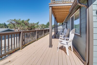 Chic Westport Vacation Rental, Walk to Beach!