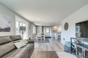 House (3 Bedrooms) | Interior - Chic Westport Vacation Rental, Walk to Beach! (Westport)