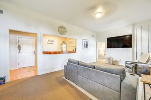 Interior - Lakefront Lake Oconee Home: Boat Dock + Hot Tub (Buckhead)