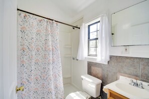 Apartment (0 Bedroom) | Interior - Charming Biloxi Studio w/ Community Pool & Lake! (Biloxi)