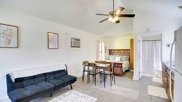 Apartment (0 Bedroom) | Interior