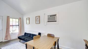 Apartment (0 Bedroom) | Interior