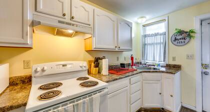 Cozy East Pittsburgh Home - 7 Mi to Frick Park!