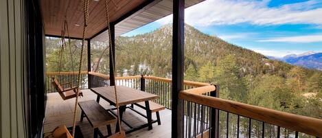 House, 4 Bedrooms | Balcony