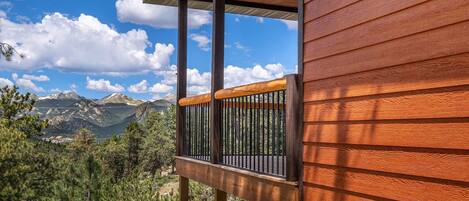 House, 4 Bedrooms | Exterior detail