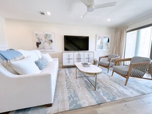 Townhouse, 2 soverom | Oppholdsområde | Smart-TV