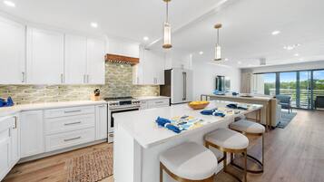 Stadtwohnung, 2 Schlafzimmer | Eigene Küche | Kühlschrank, Ofen, Wasserkocher mit Kaffee-/Teezubehör, Toaster