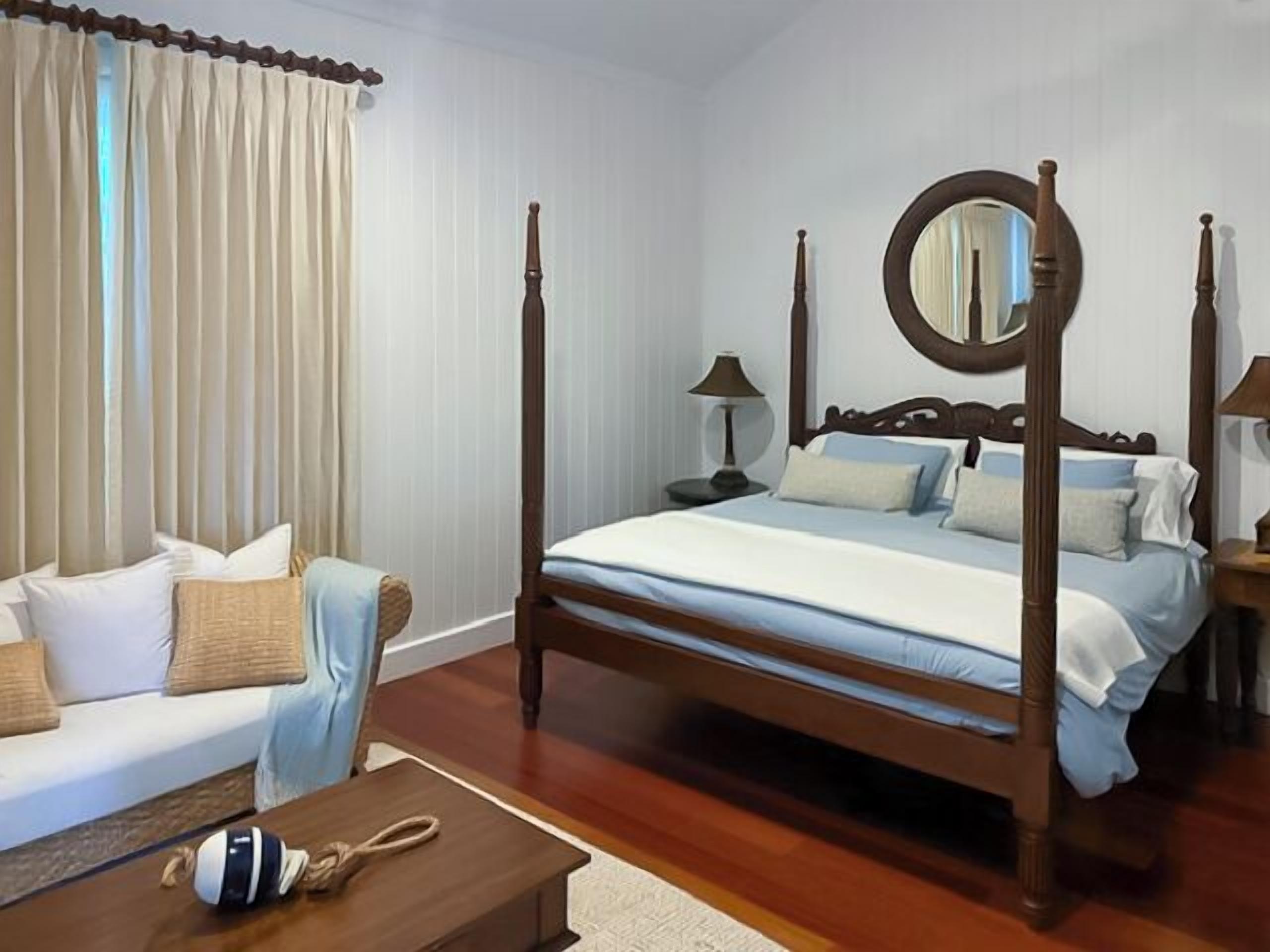 7 bedrooms, iron/ironing board, WiFi, bed sheets