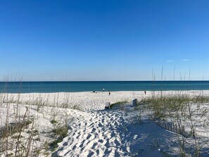 Beach nearby - New Pool! Spacious 3 Bdrm + Loft, 2 Bath Gulf view, pet friendly home! (Pensacola Beach)