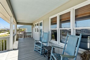 Terrace/patio - Joyner Cottage-Oceanside Home in Atlantic Beach, NC (Atlantic Beach)