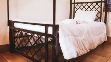 Habitació individual estàndard | Roba de llit hipoal·lergògena i matalassos amb encoixinament addicional