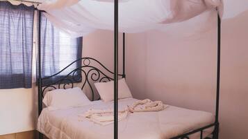 Standard Double Room, Garden View | Hypo-allergenic bedding, pillow-top beds, desk, laptop workspace