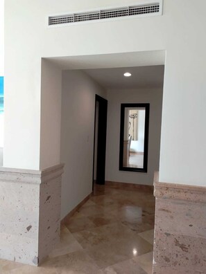 Interior - Condominio Cómodo y Luminoso Ubicado a 300 mts de la Playa (Cabo San Lucas)