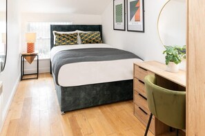 2 bedrooms, desk, iron/ironing board, WiFi