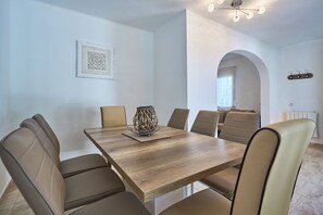 Dining - Holiday home for 8 people with private pool, close to the beach (Santanyí)