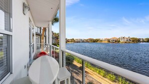 Outdoor dining - Destiny Beach Villas - Gulf Views, Steps to beach, Free Beach Service (Destin)