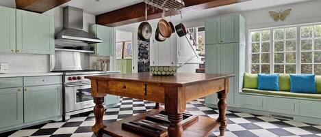 Réfrigérateur, four, plaque de cuisson, lave-vaisselle