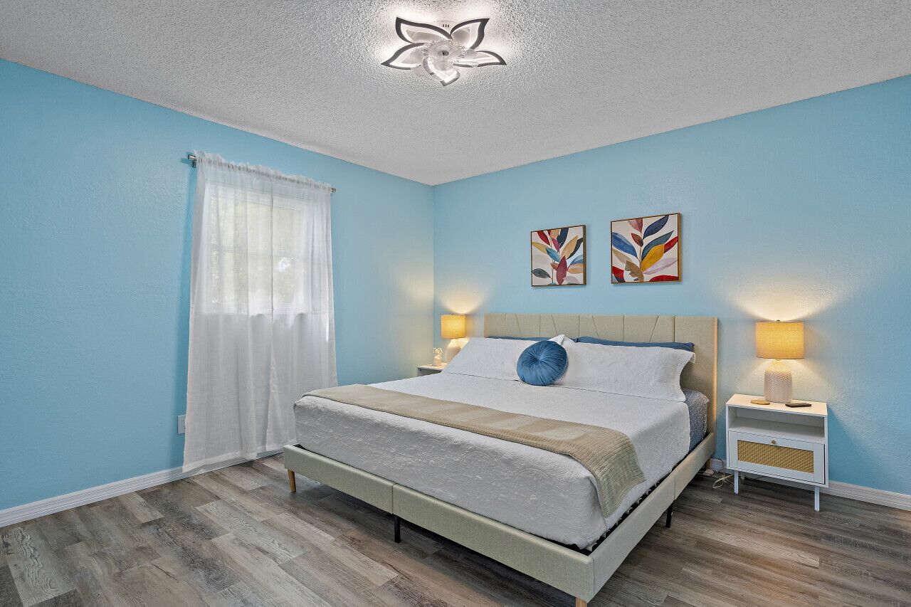 2 bedrooms, desk, iron/ironing board, WiFi (free)